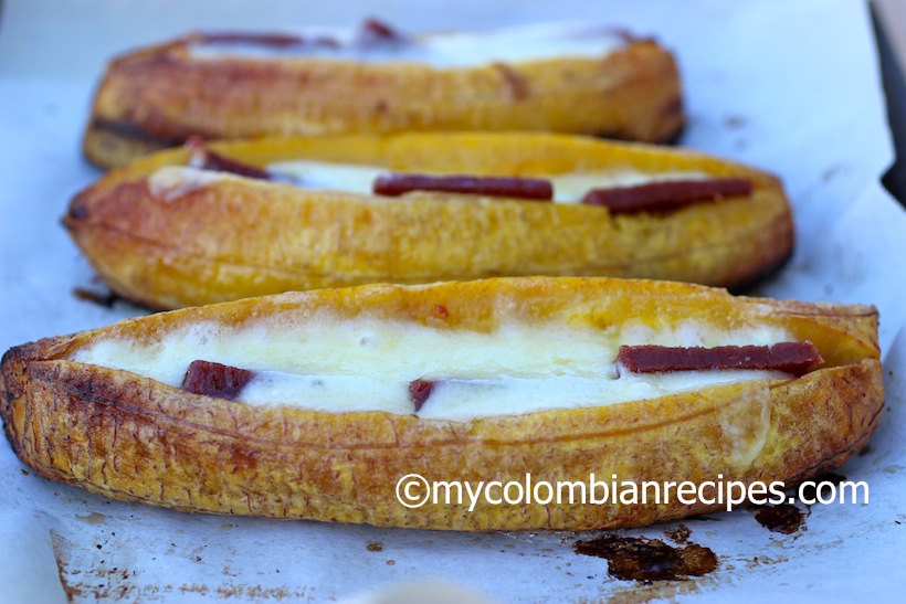 Plátanos Asados con Bocadillo y Queso - My Colombian Recipes