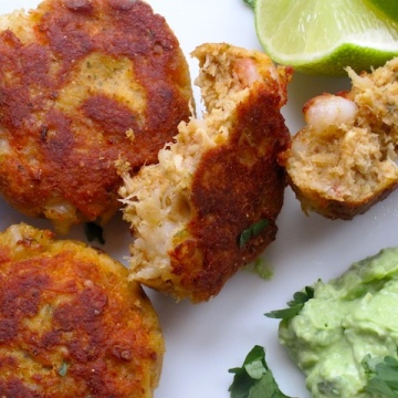 Shrimp and Tuna Cakes with Avocado Sauce - My Colombian Recipes