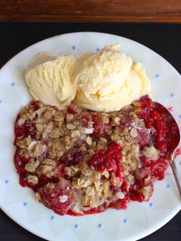 Strawberry Crisp |mycolombianrecipes.com