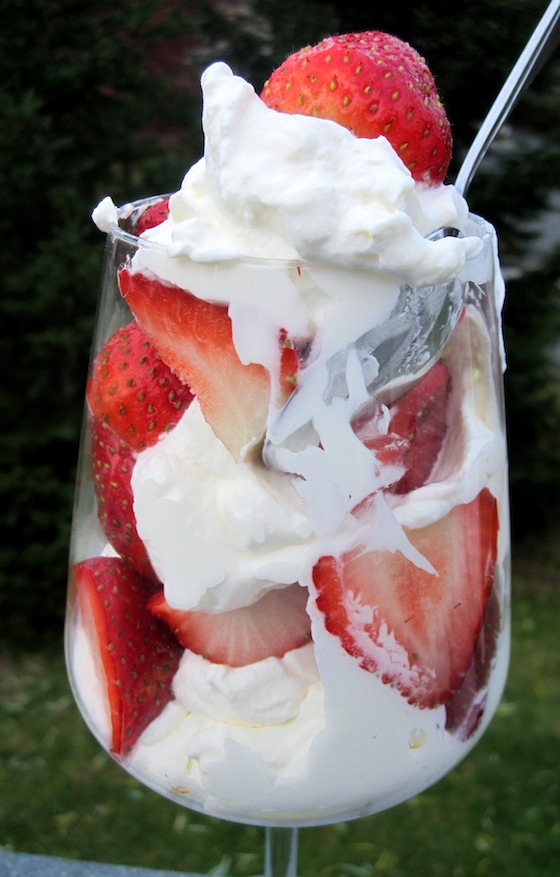 Fresas Con Crema (Strawberries with Cream) - My Colombian Recipes