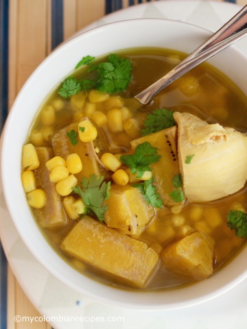 Sopa de Pollo y Plátano Verde (Chicken and Green Plantain Soup) |mycolombianrecipes.com